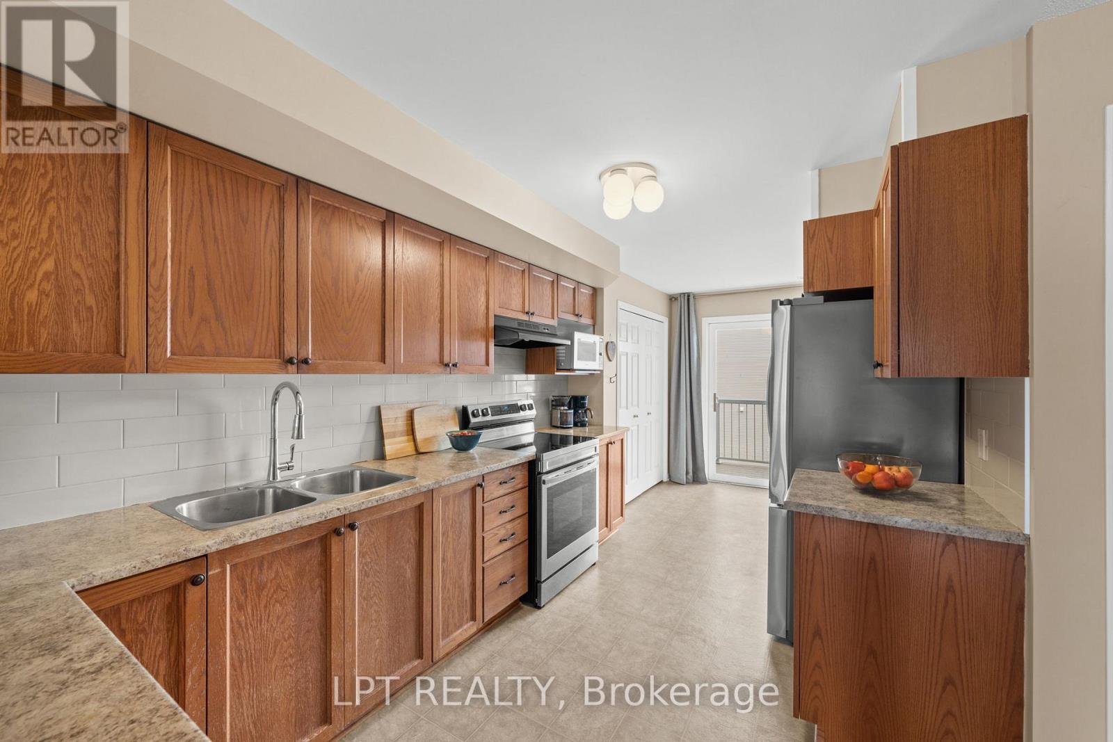 902 LONGFIELDS DRIVE - 11