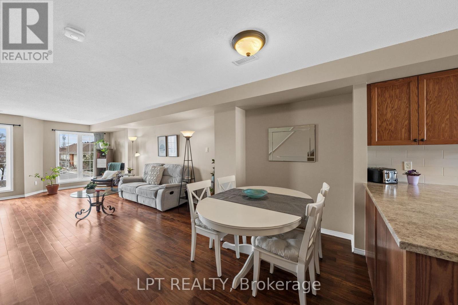 902 LONGFIELDS DRIVE - 19
