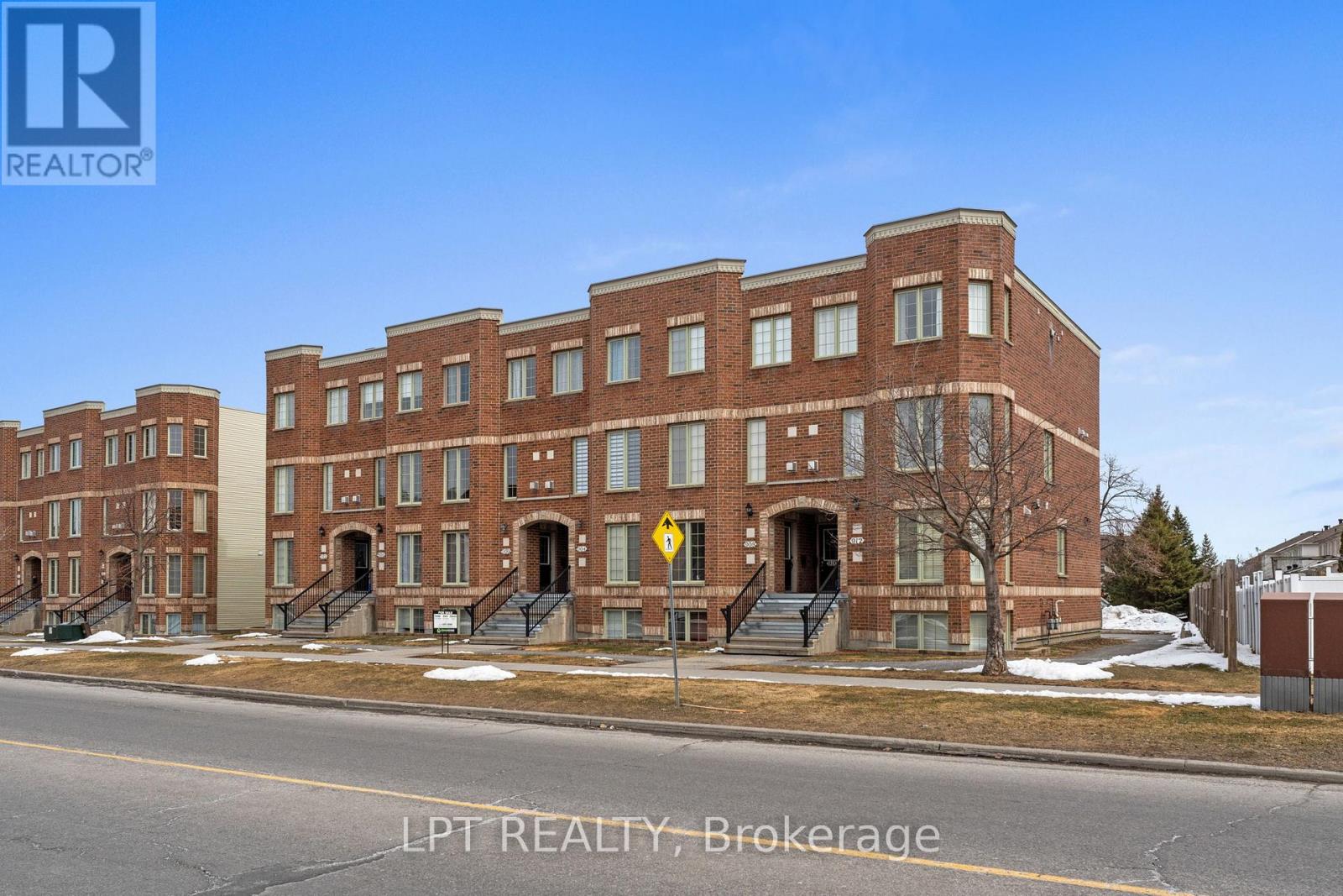 902 LONGFIELDS DRIVE - 2