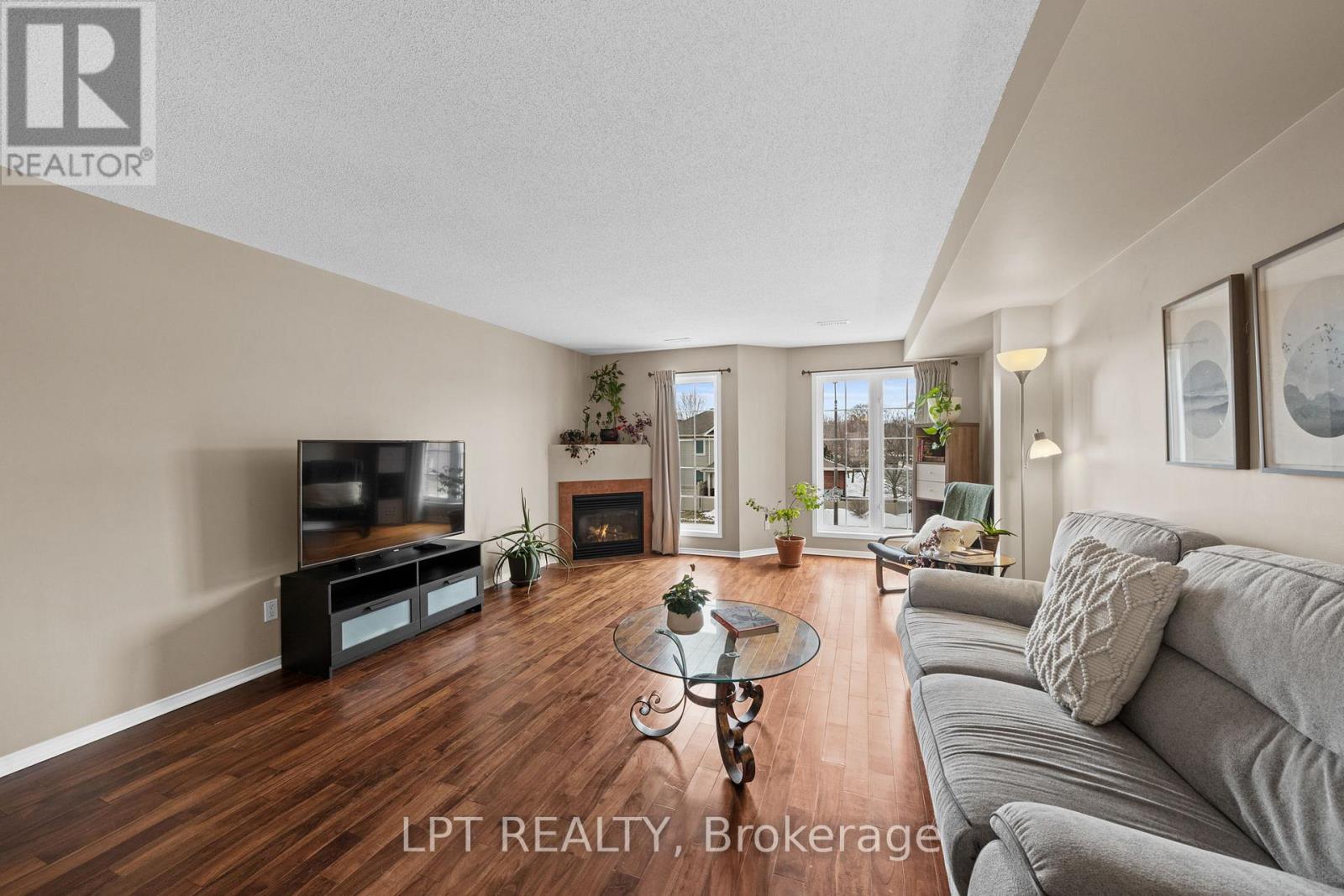 902 LONGFIELDS DRIVE - 22