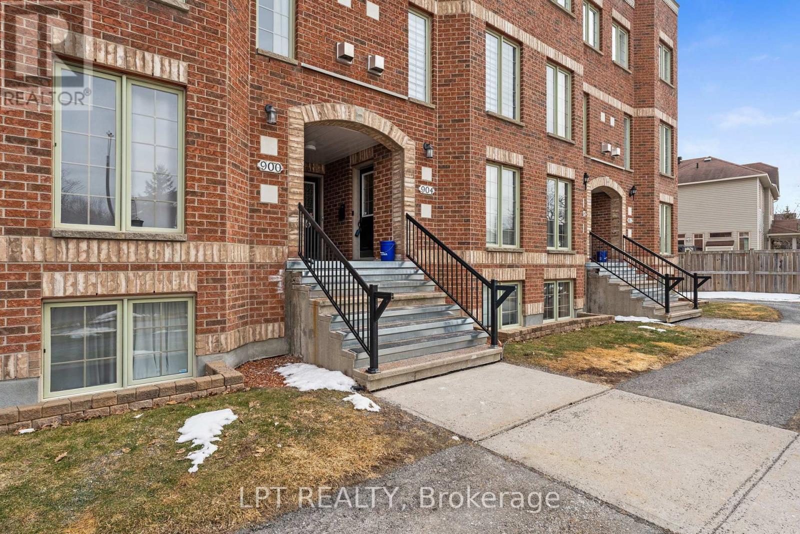 902 LONGFIELDS DRIVE - 3