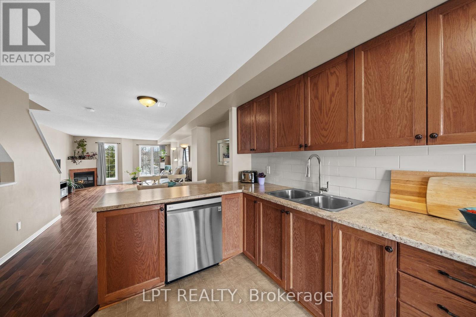 902 LONGFIELDS DRIVE - 8