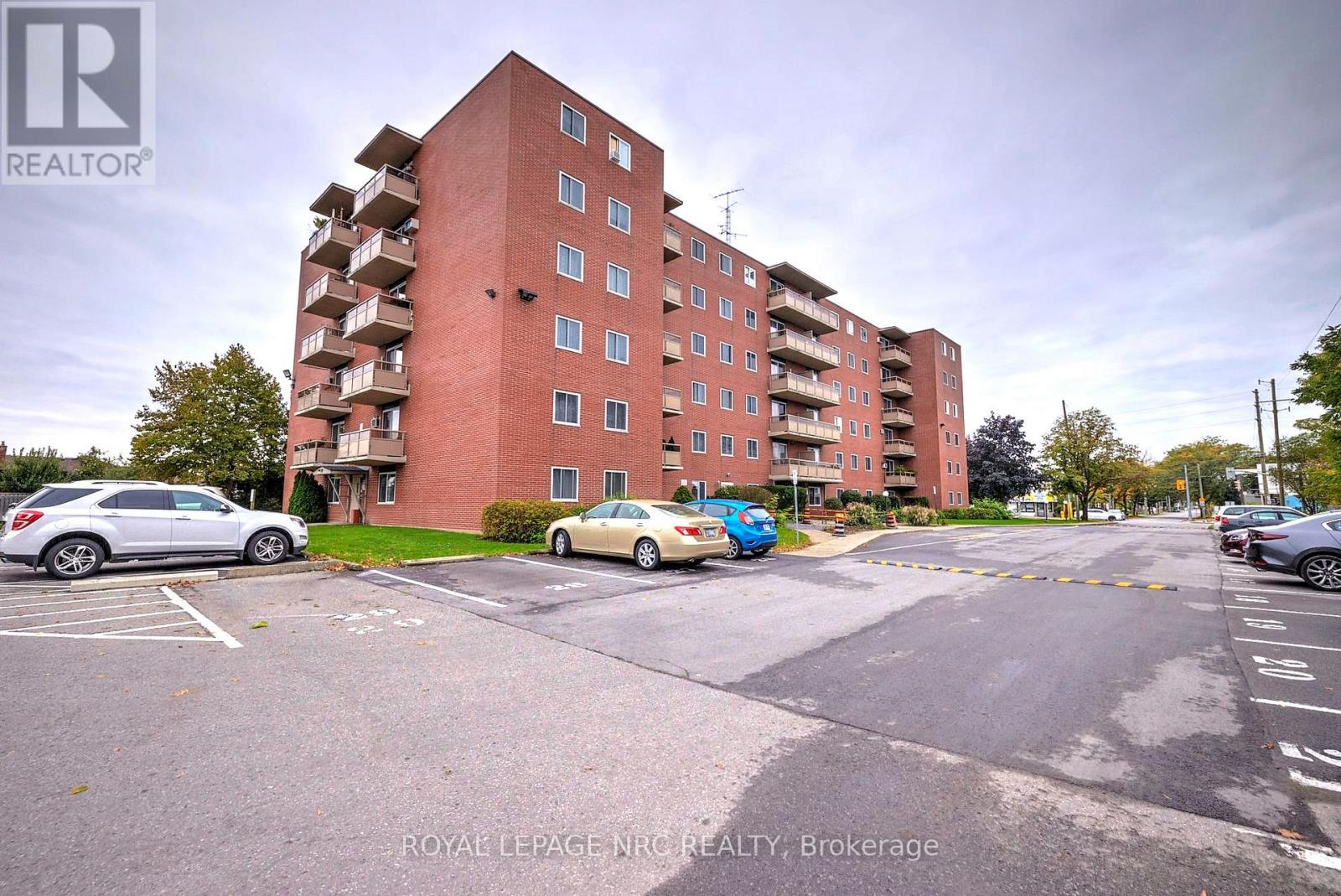 #209 264 GRANTHAM AVENUE - 32