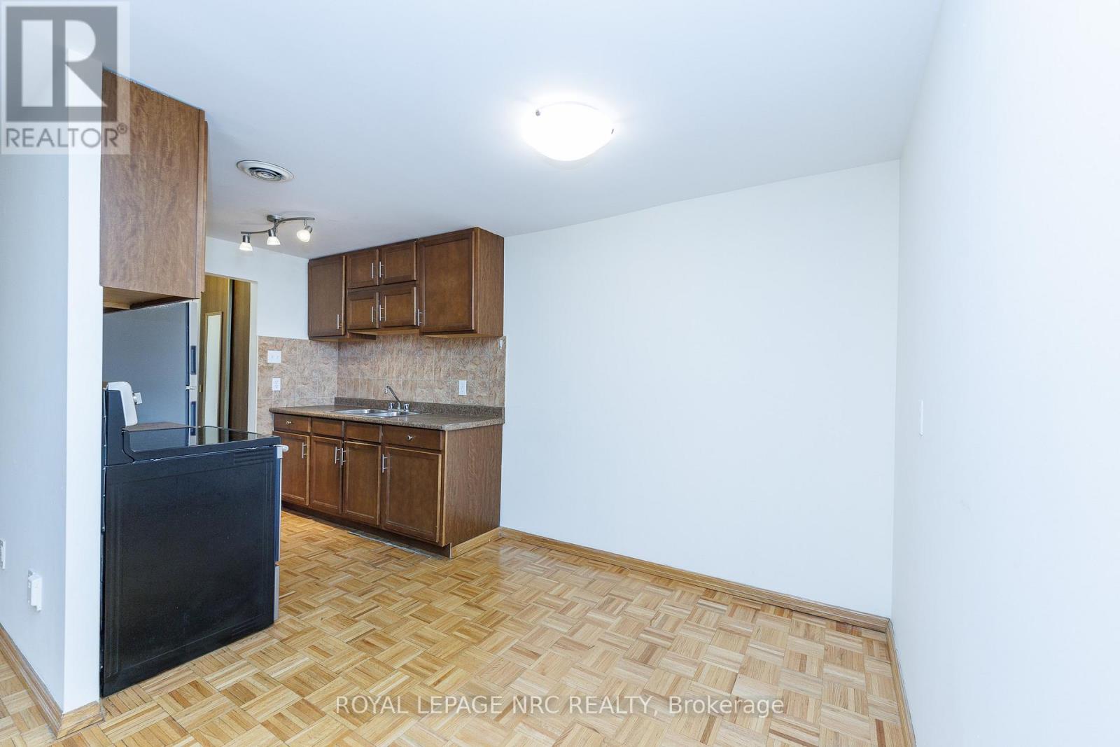 #209 264 GRANTHAM AVENUE - 9