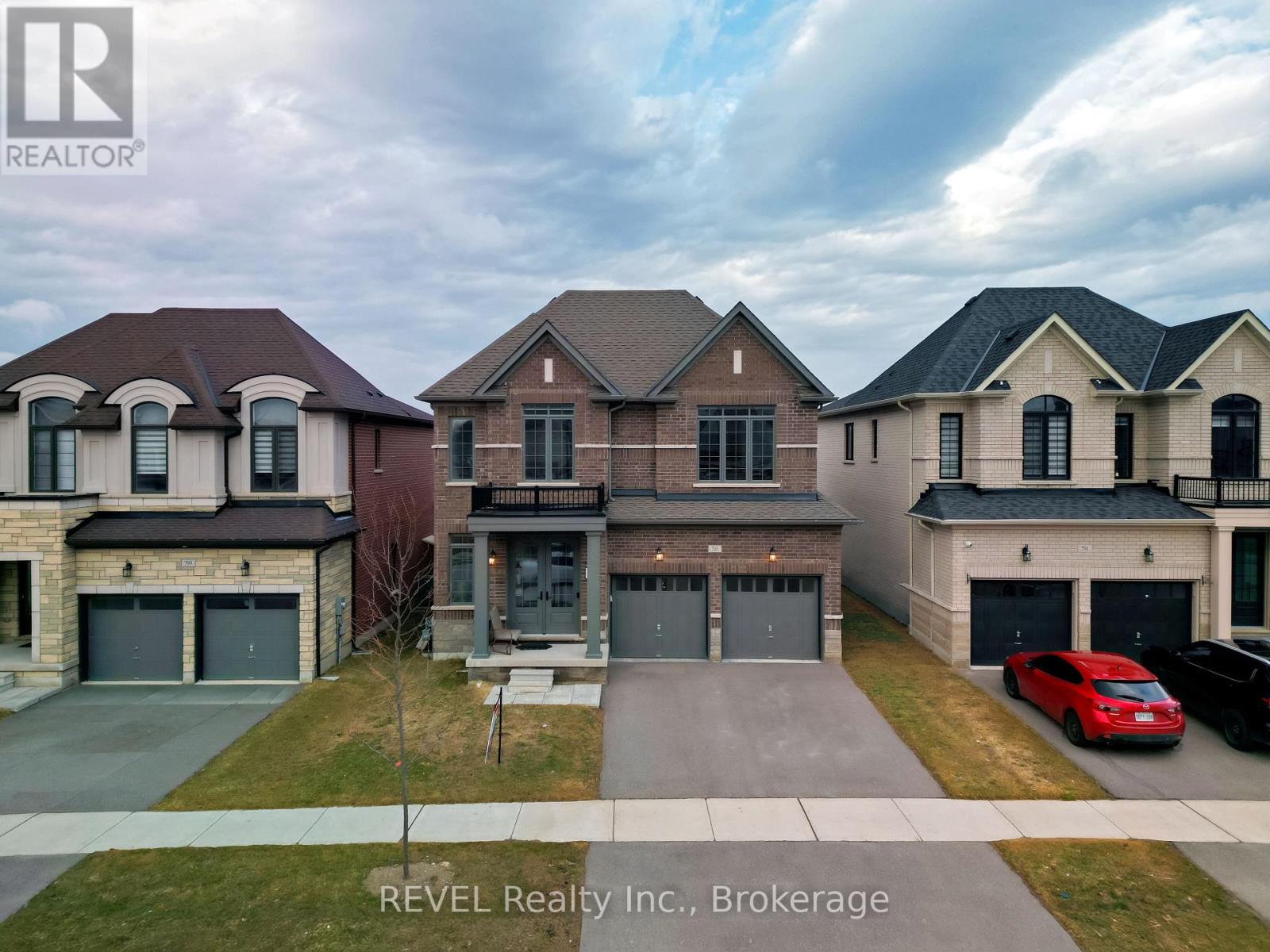 795 QUEENSTON BOULEVARD