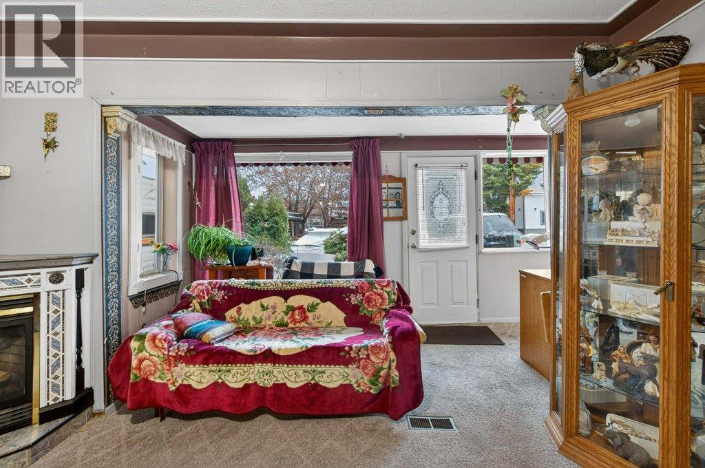 7331 52 Street NE - 11