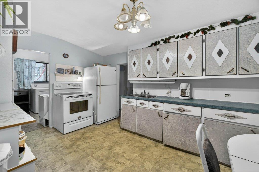 7331 52 Street NE - 25