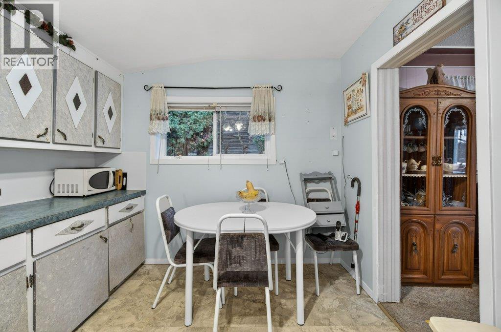 7331 52 Street NE - 26