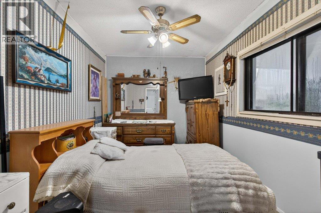 7331 52 Street NE - 17