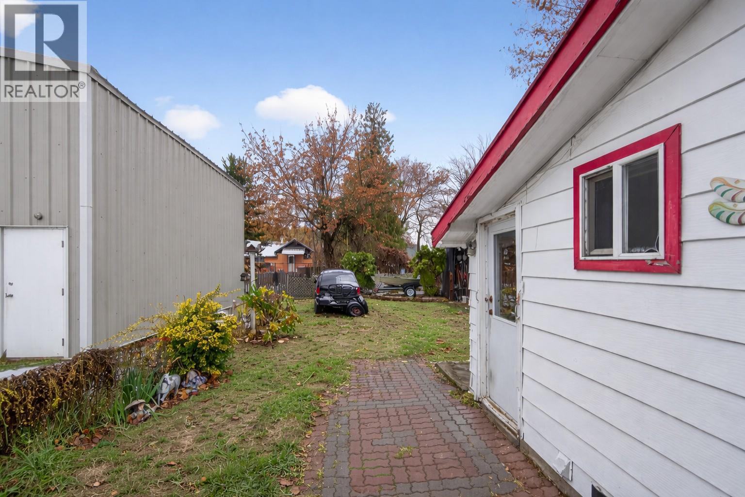 7331 52 Street NE - 5