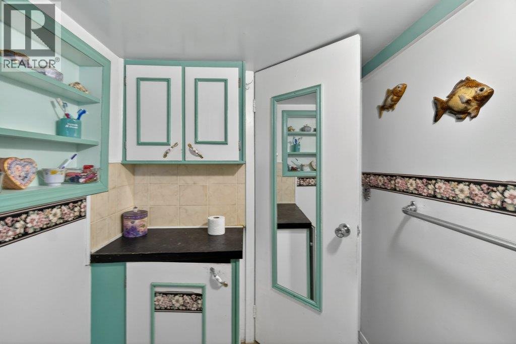 7331 52 Street NE - 30