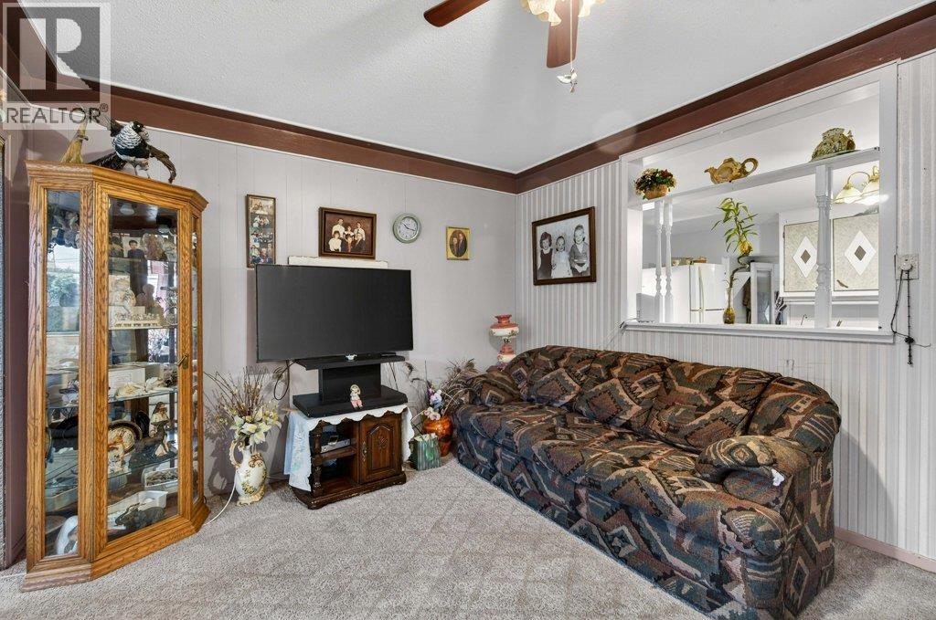 7331 52 Street NE - 13