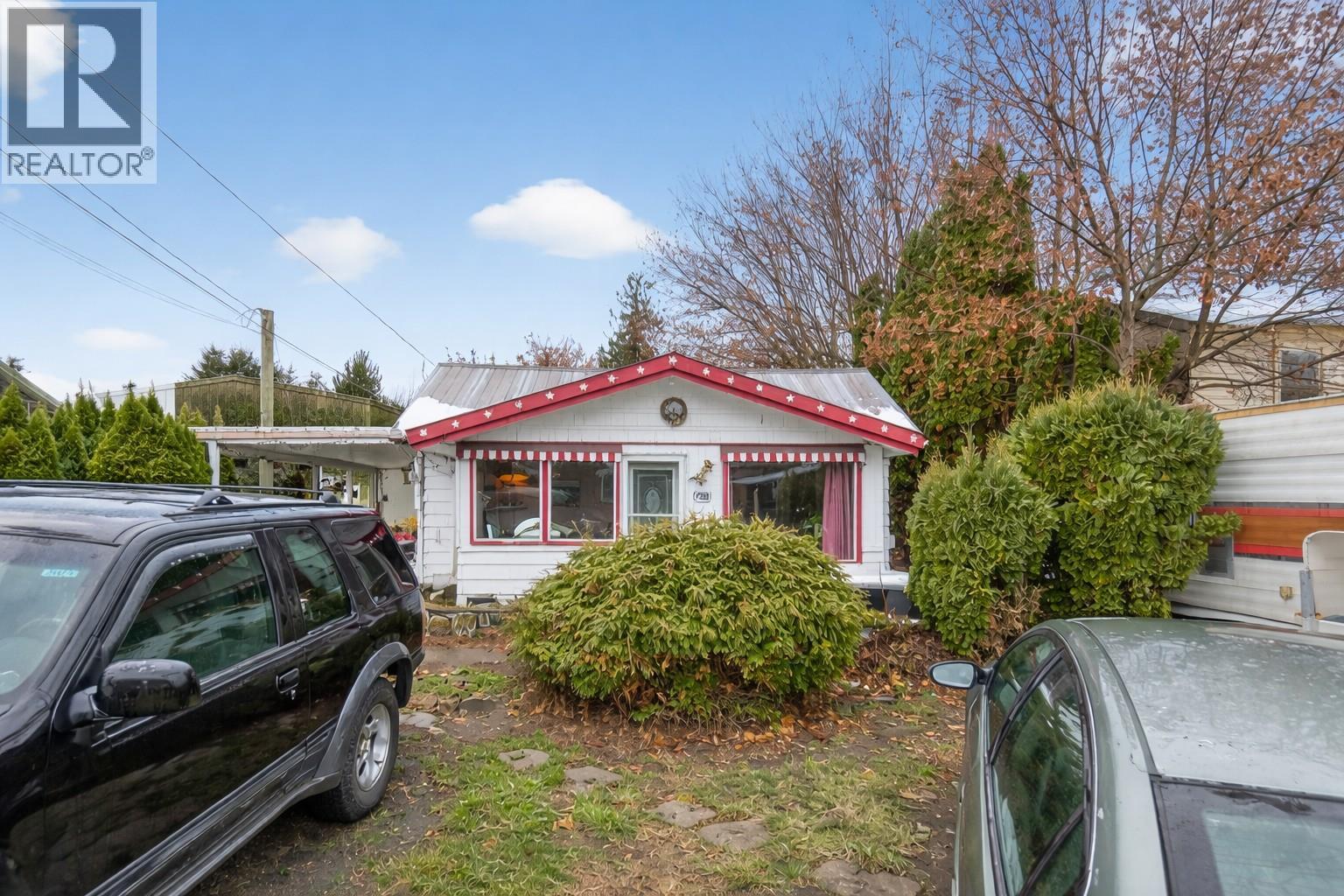 7331 52 Street NE - 6
