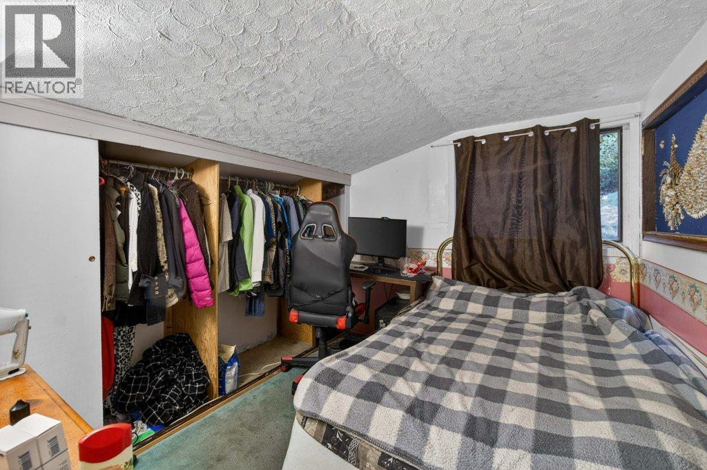 7331 52 Street NE - 19