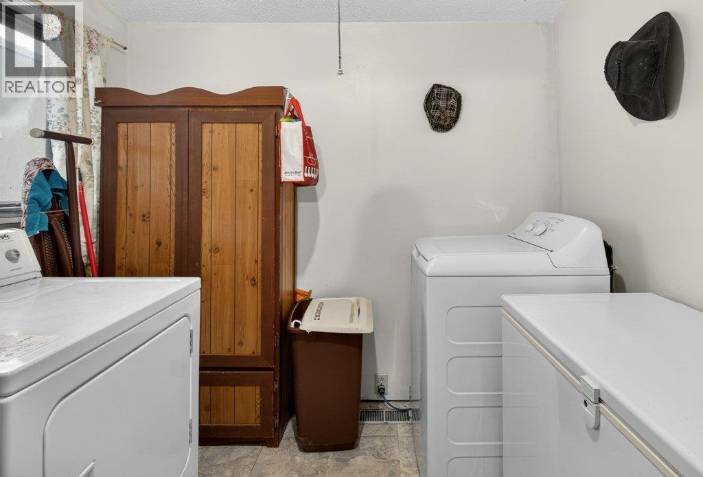 7331 52 Street NE - 31