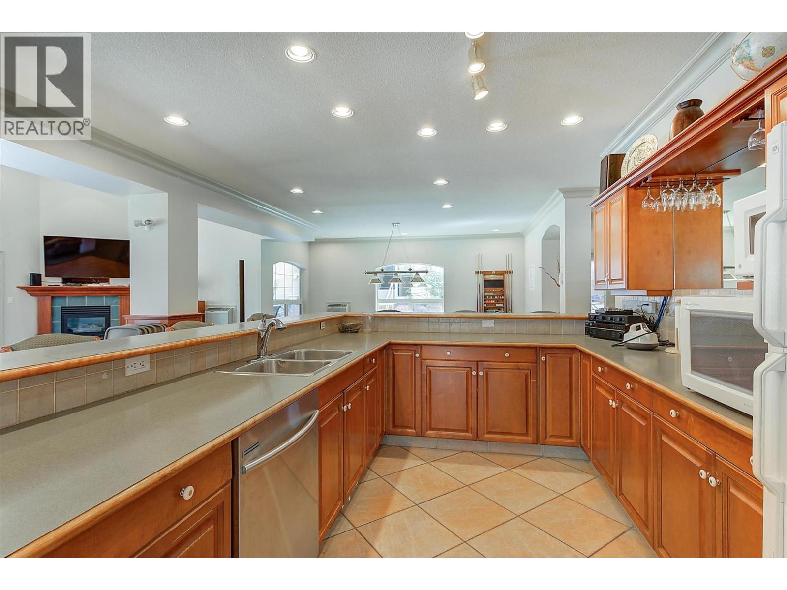 #102 3890 BROWN ROAD - 32