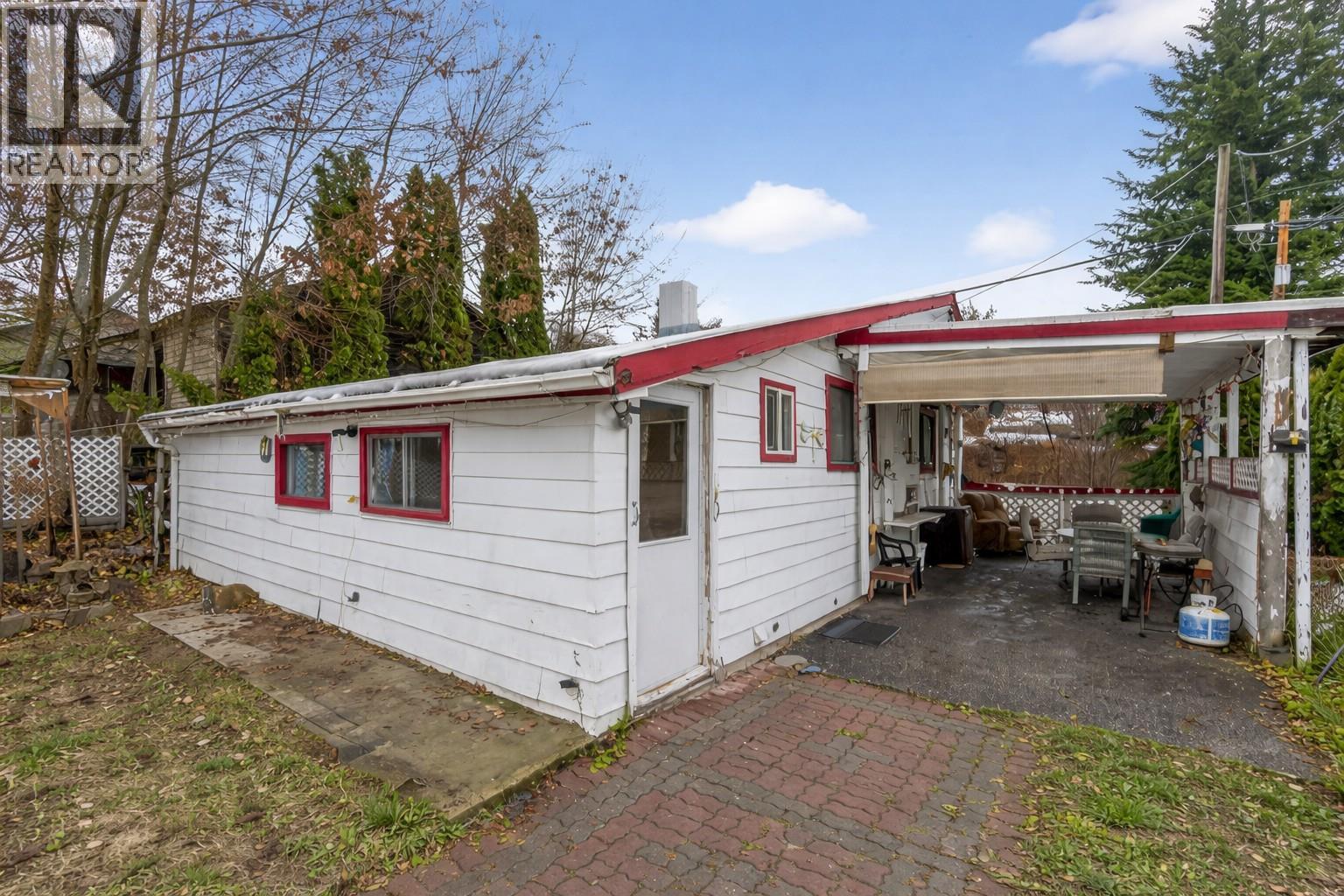 7331 52 Street NE - 3