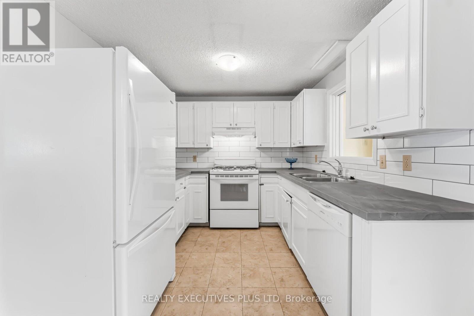 5 PINEVIEW COURT - 15