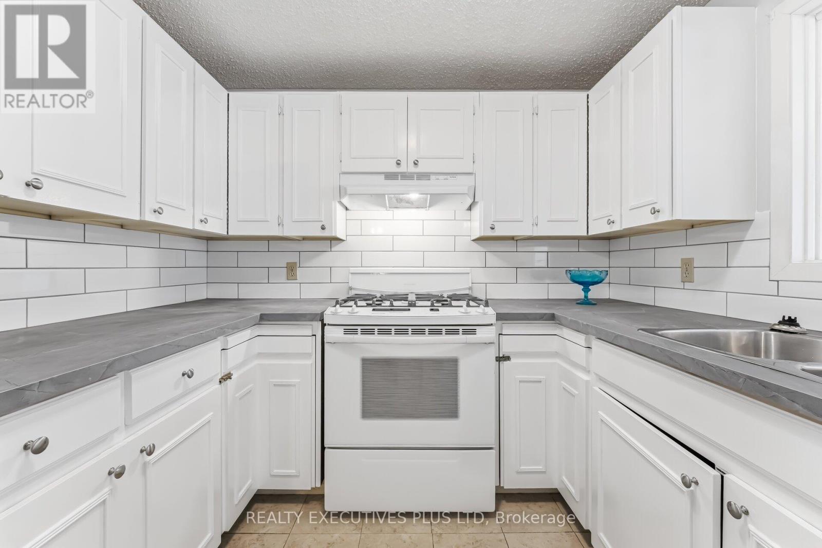 5 PINEVIEW COURT - 17