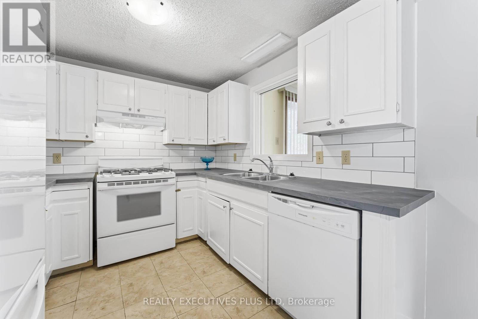 5 PINEVIEW COURT - 19