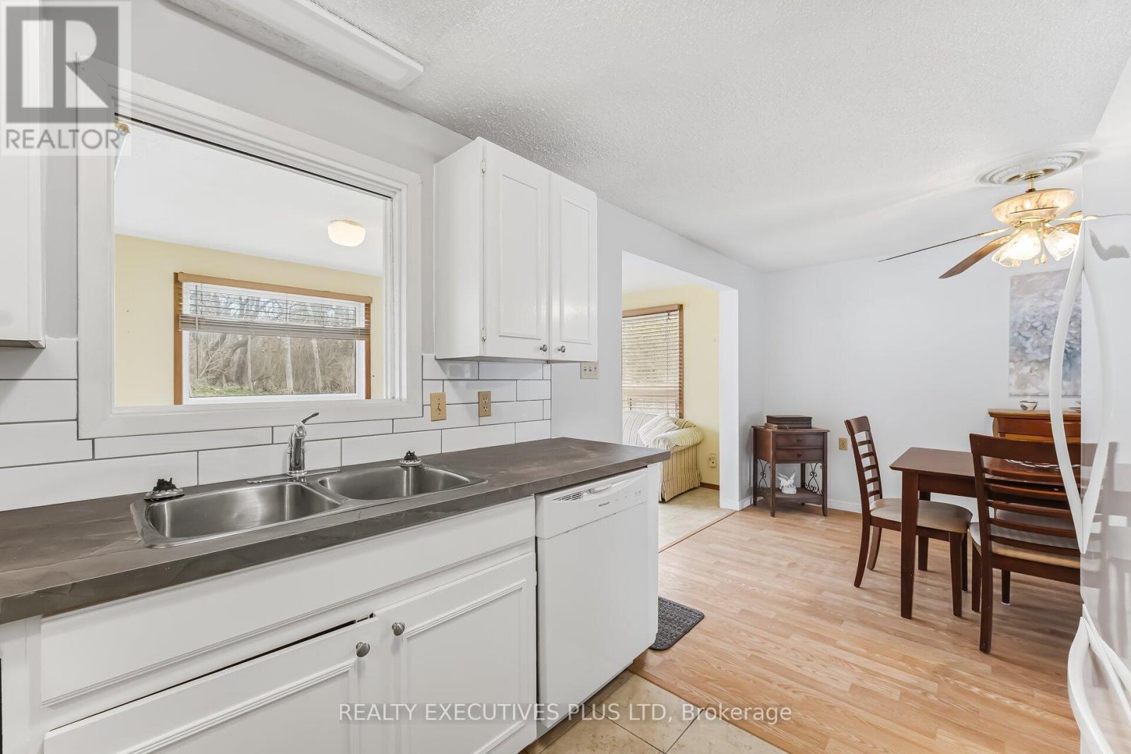 5 PINEVIEW COURT - 18