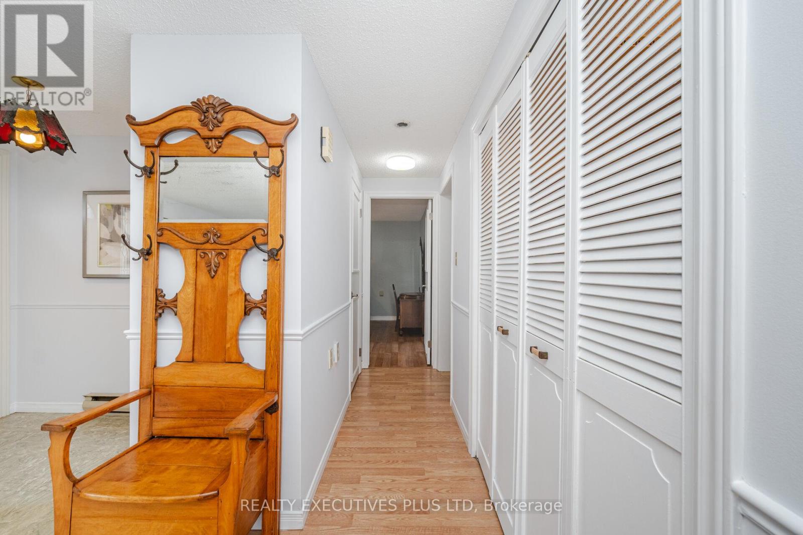 5 PINEVIEW COURT — photo 23