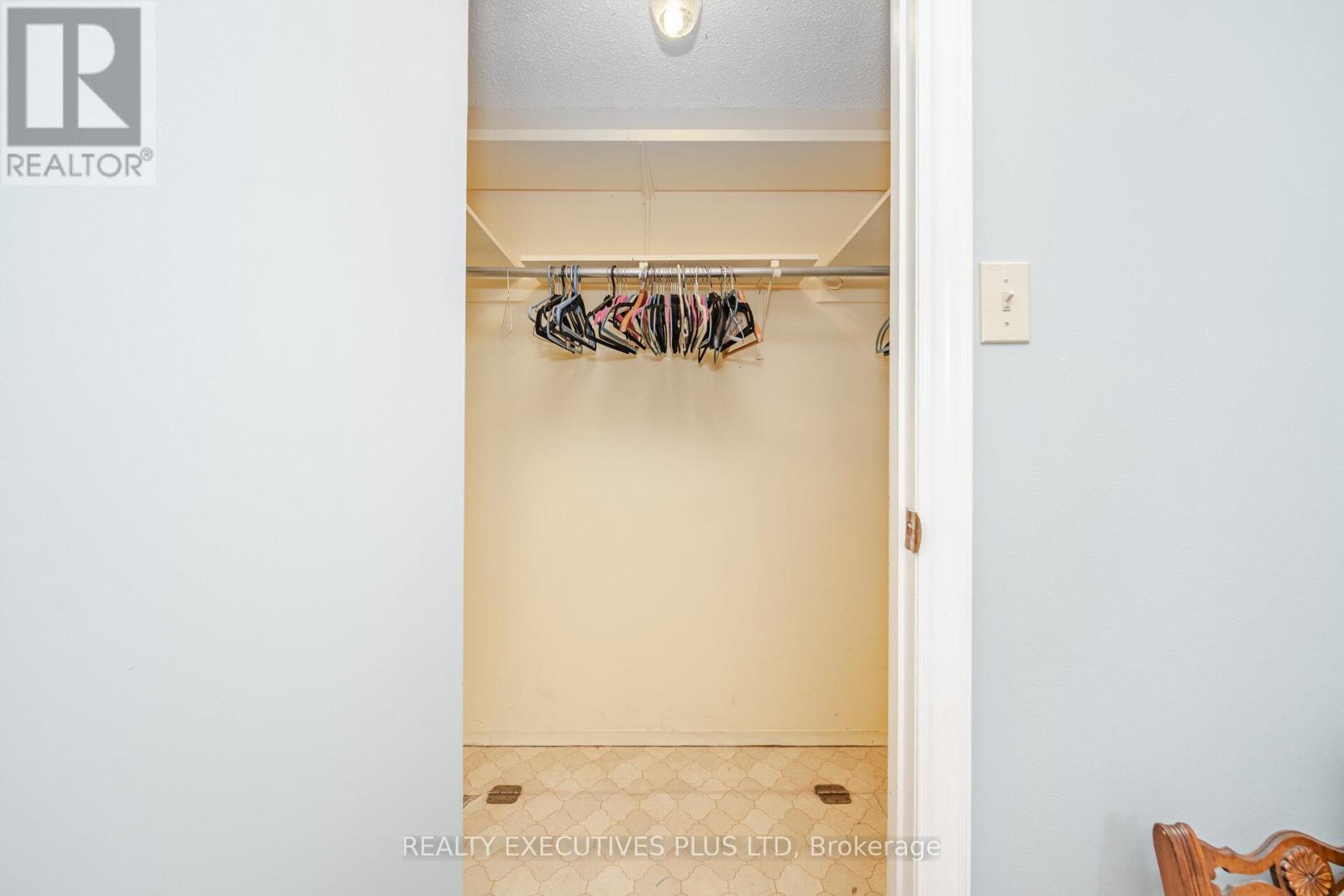 5 PINEVIEW COURT - 27