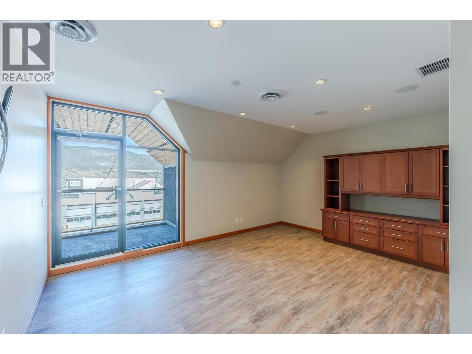 1516 Fairview Road Unit# 301, Penticton