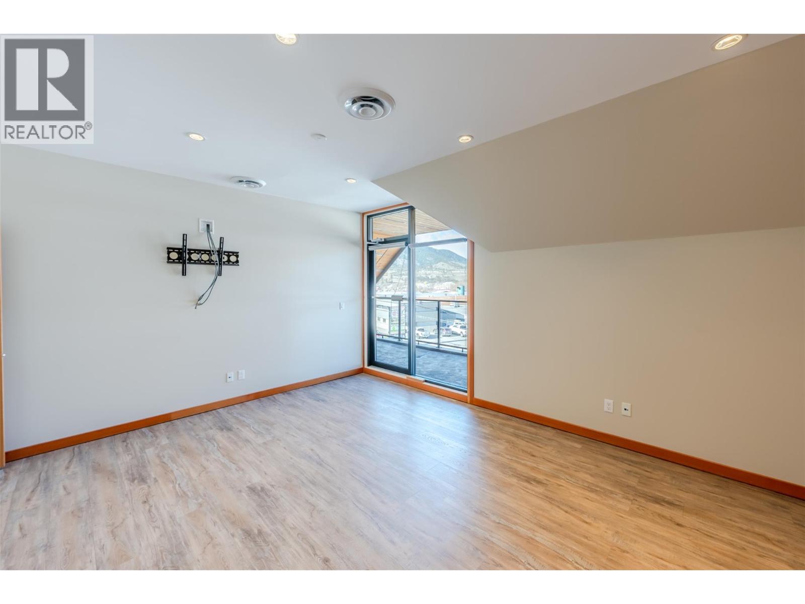 1516 Fairview Road Unit# 301, Penticton