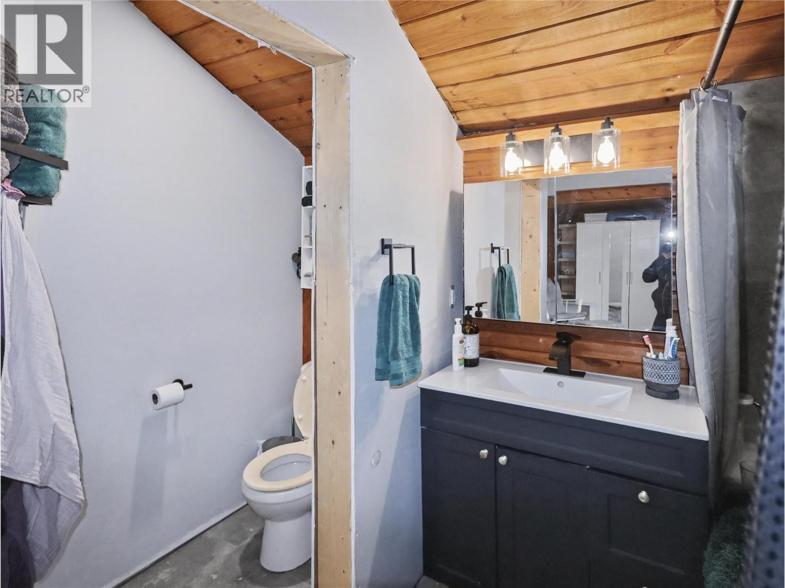 18105 North Fork Road, Grand Forks