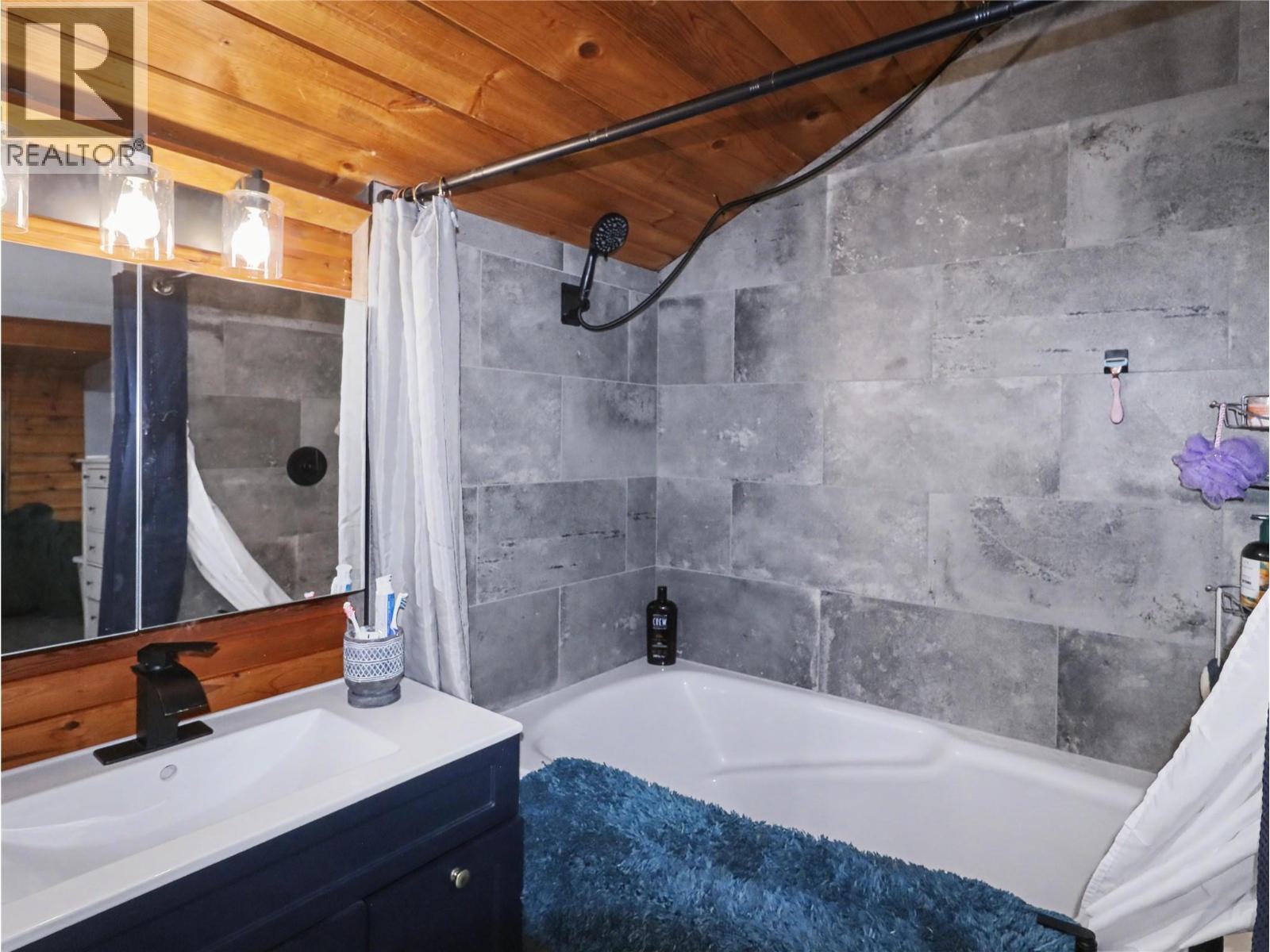 18105 North Fork Road, Grand Forks