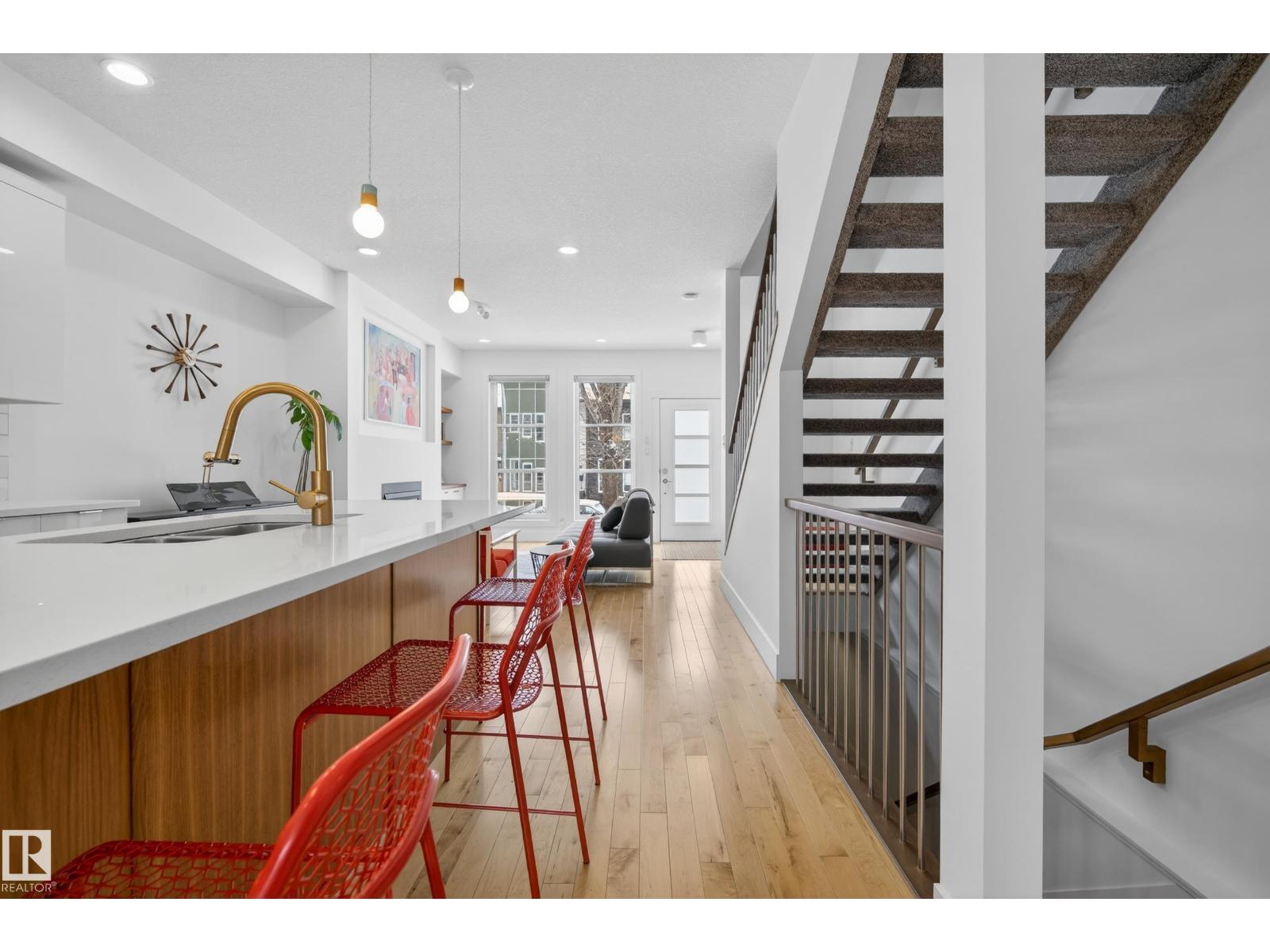 9012 92 AV NW, Edmonton