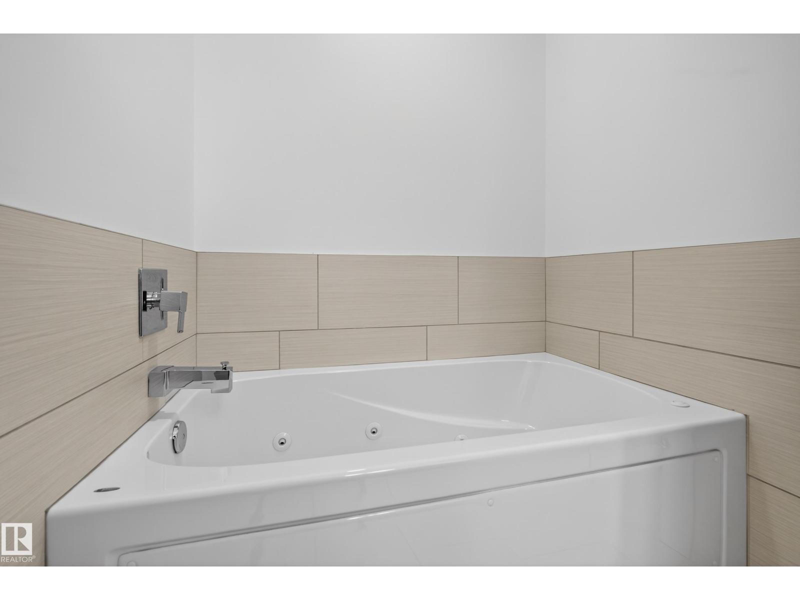 9012 92 AV NW, Edmonton