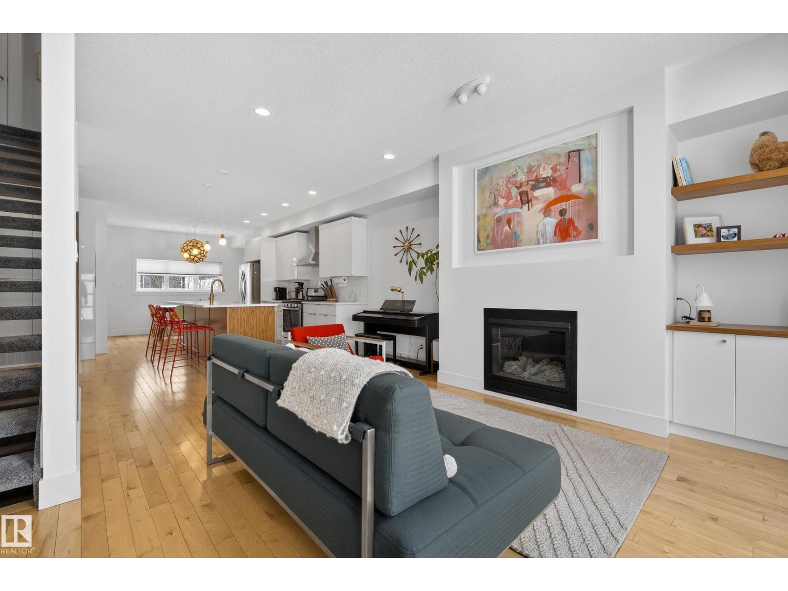 9012 92 AV NW, Edmonton