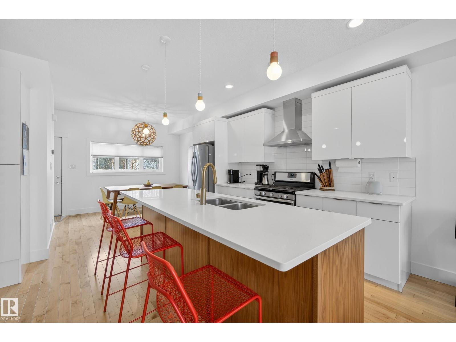 9012 92 AV NW, Edmonton