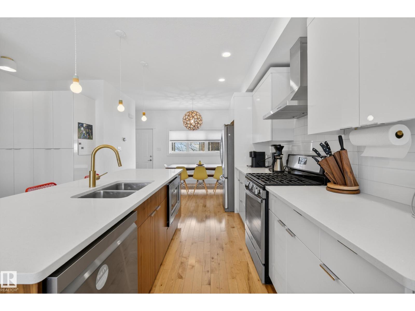 9012 92 AV NW, Edmonton