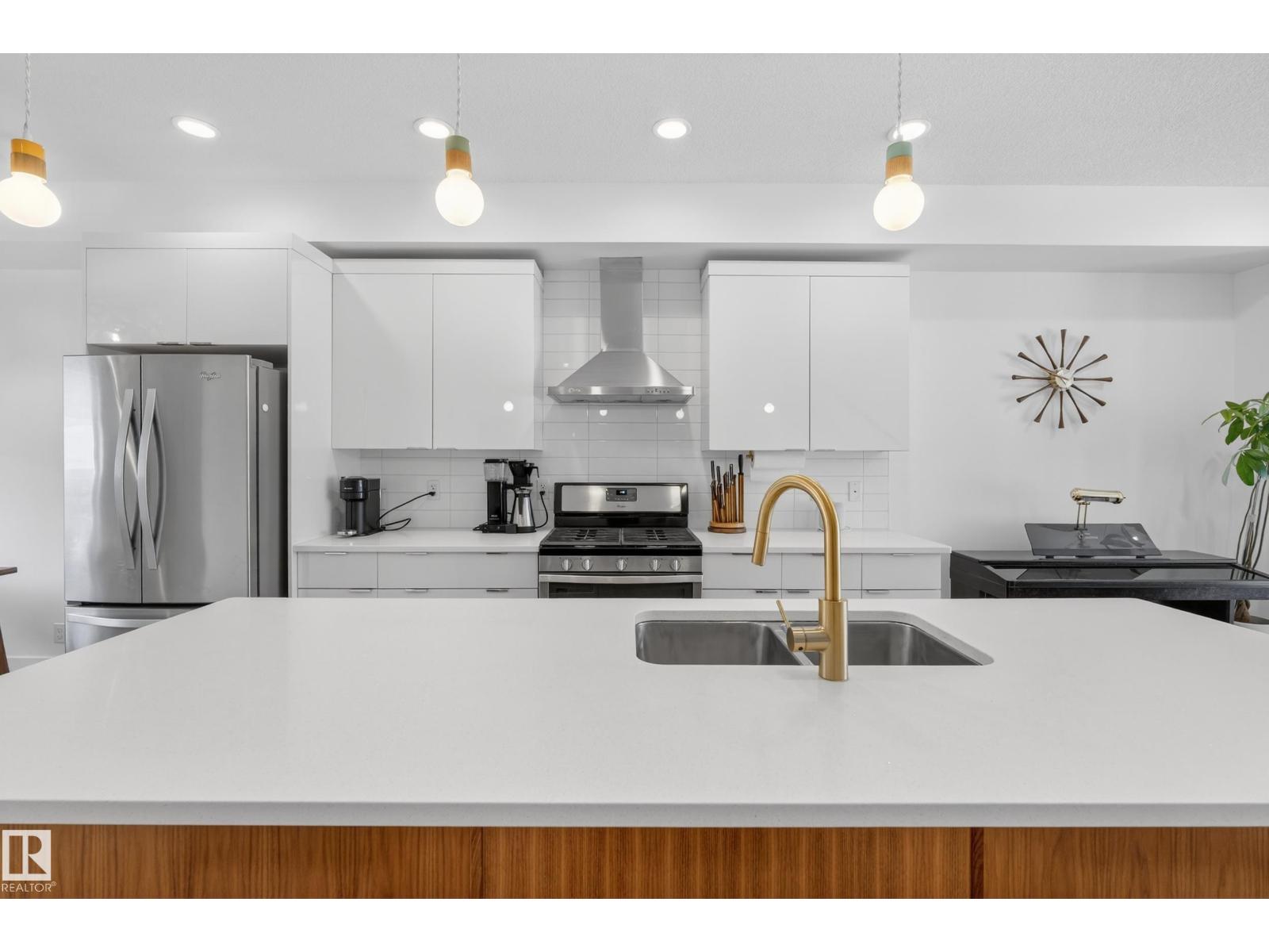 9012 92 AV NW, Edmonton