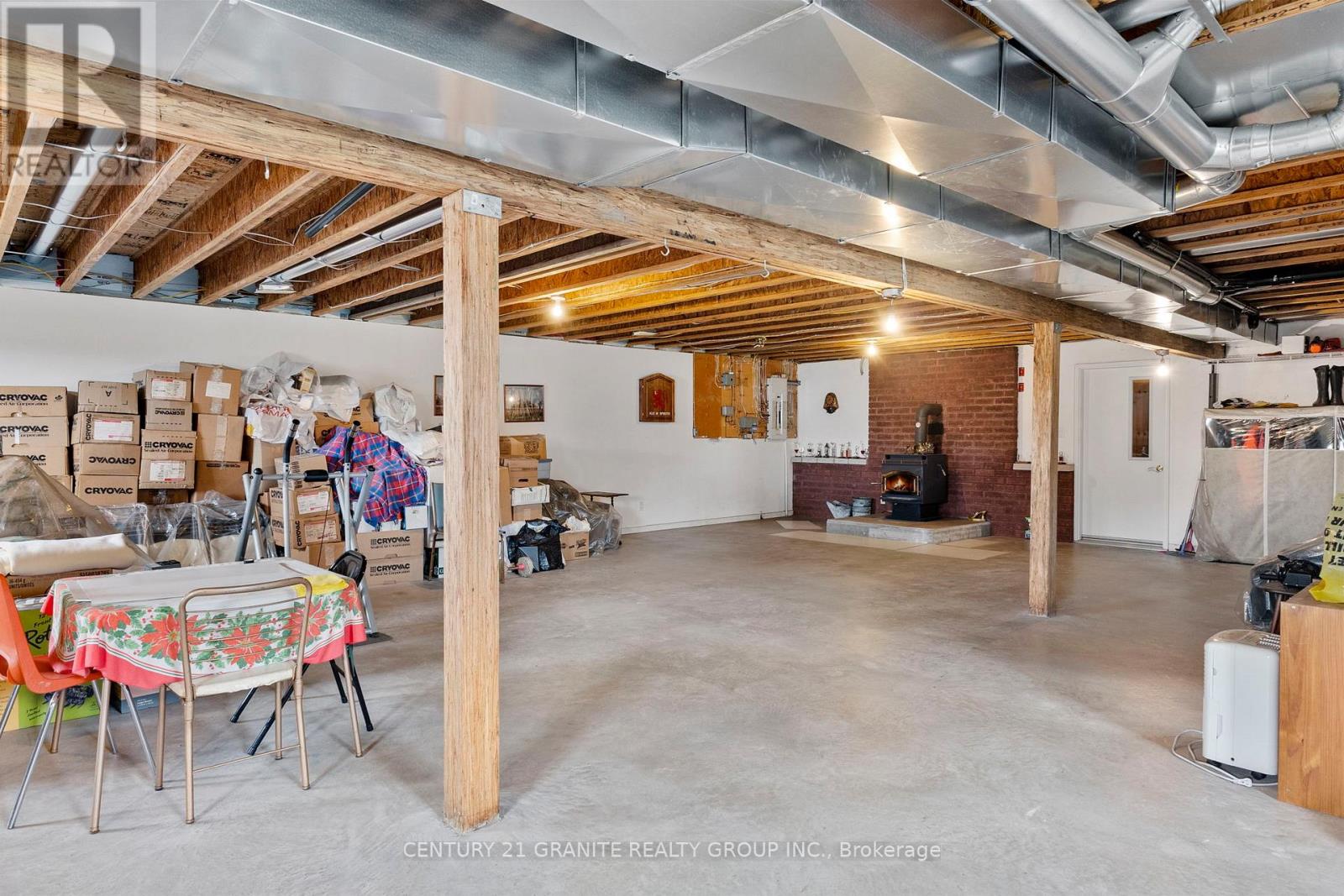 6 STRINGER ROAD - 32