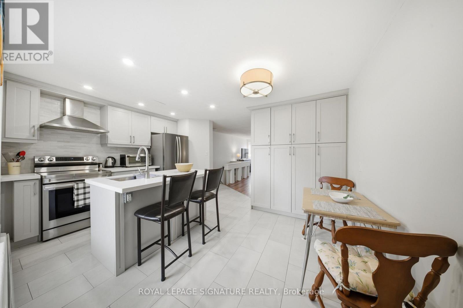 2 - 209 HUNTER STREET E