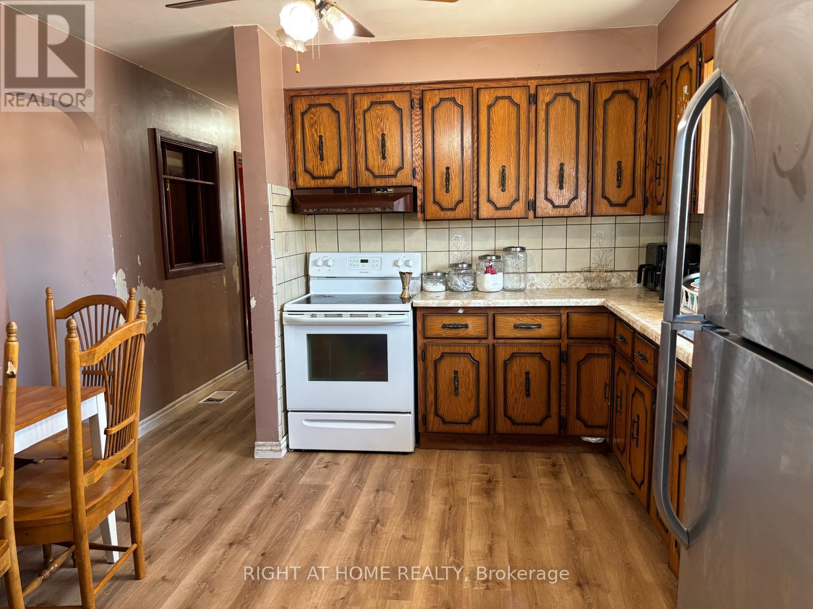 1224 DUNSMURE ROAD - 8