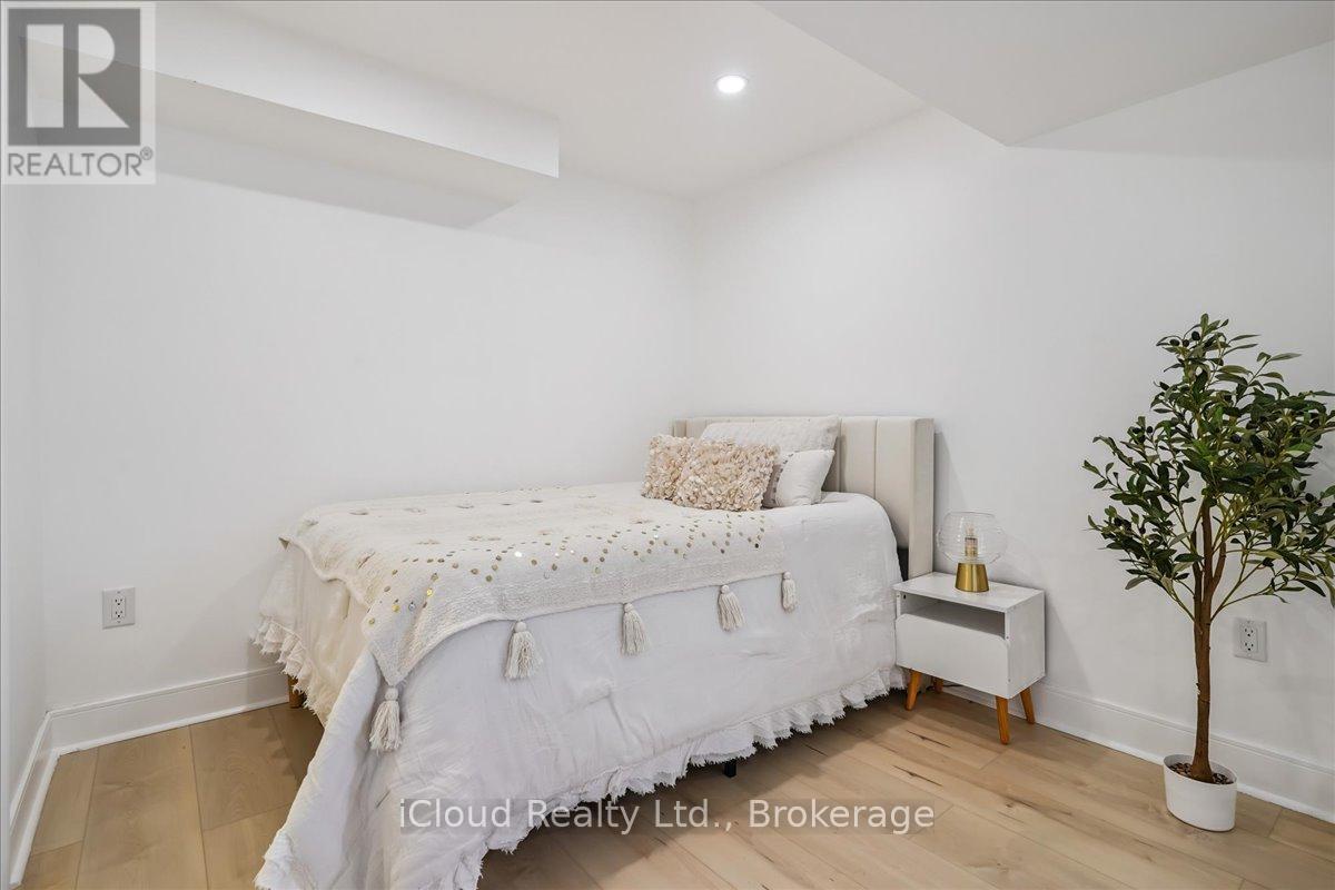 Single Family House for Sale in  SOUTHAM LANE Hamilton (Mountview) 