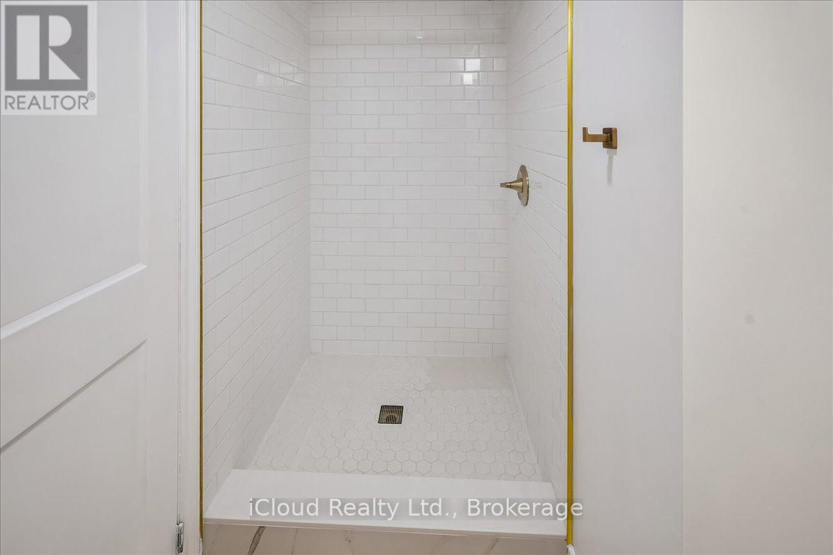 Single Family House for Sale in  SOUTHAM LANE Hamilton (Mountview) 