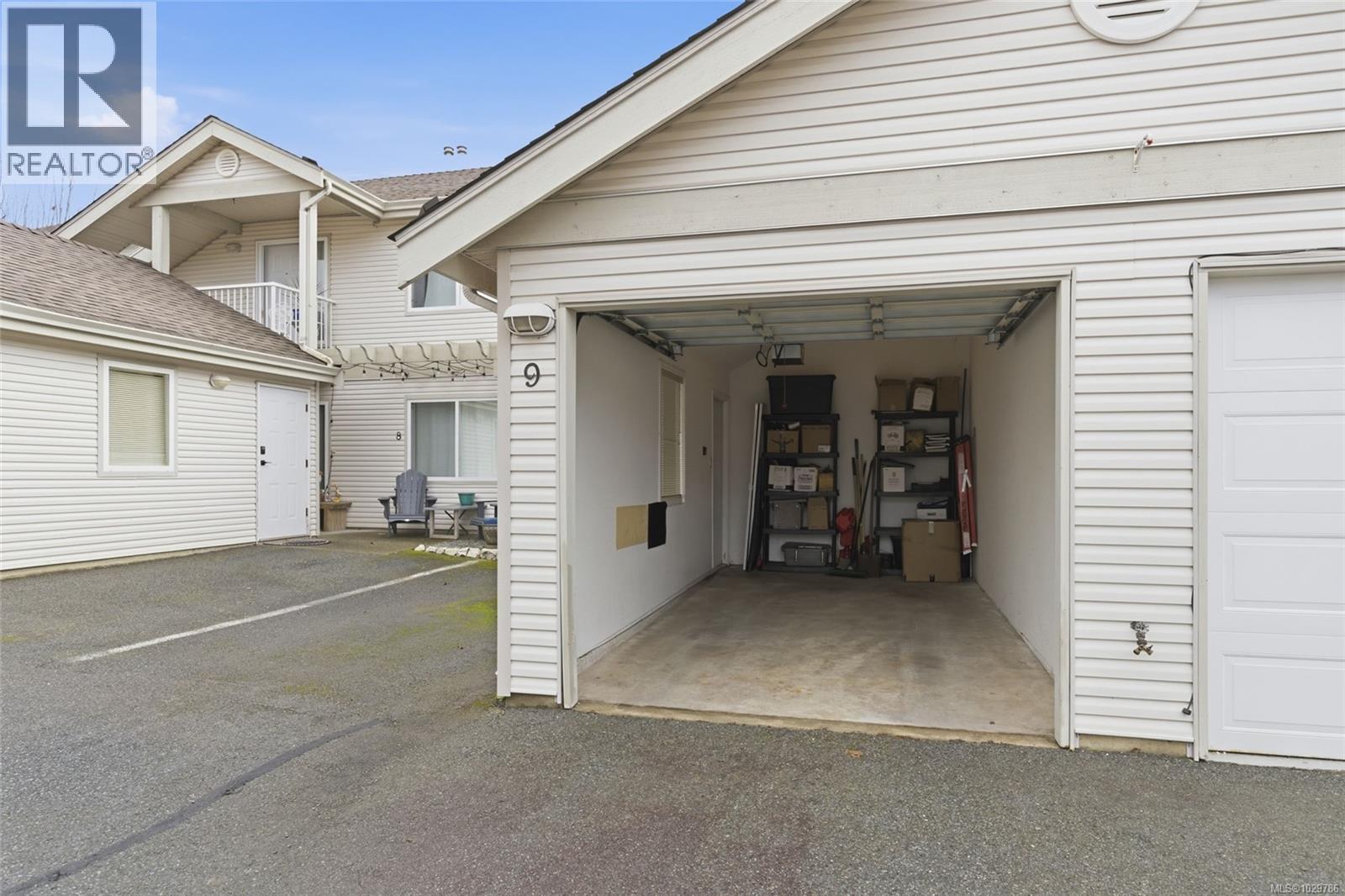 #9 571 BRADLEY ST - 25