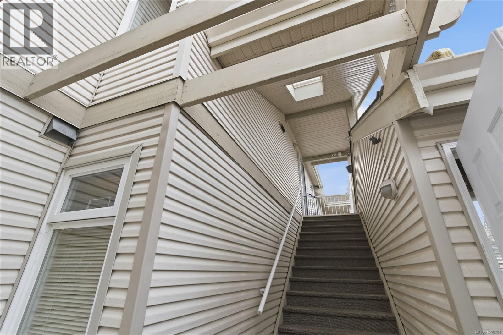 #9 571 BRADLEY ST - 30