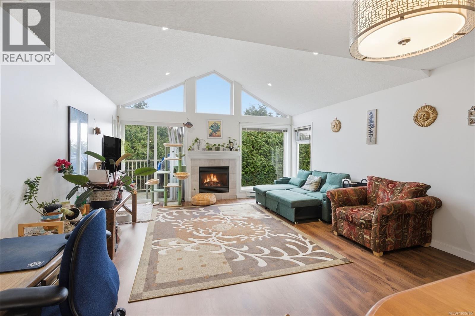 #9 571 BRADLEY ST - 6