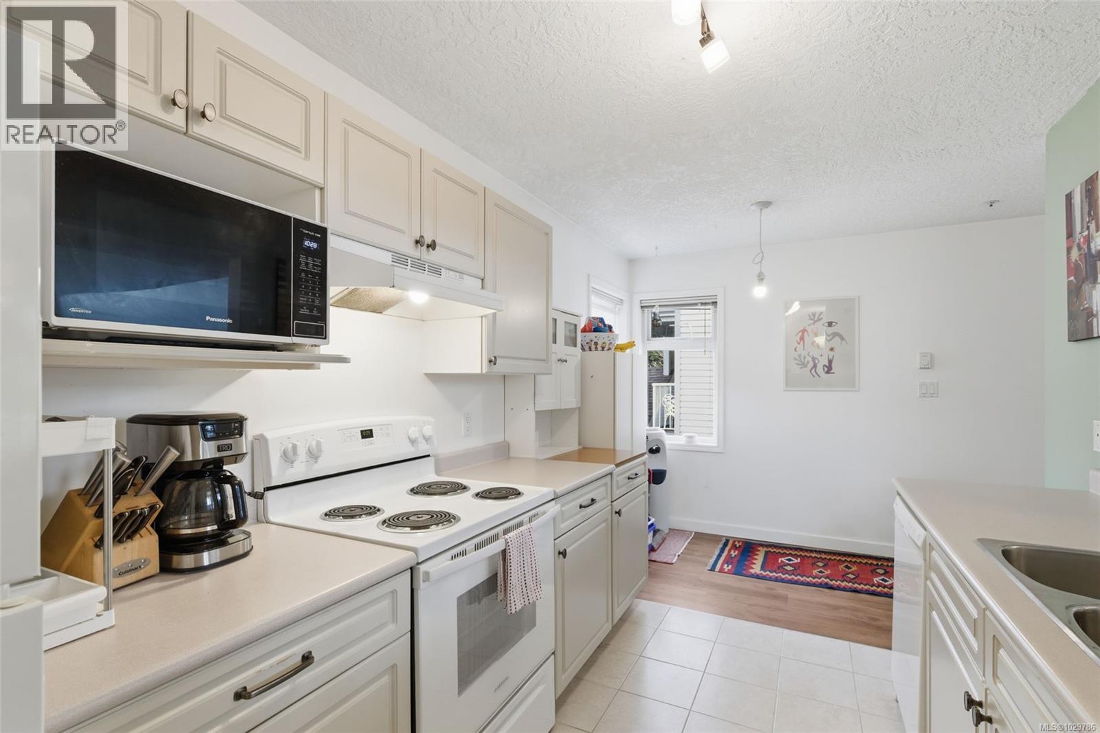 #9 571 BRADLEY ST - 8