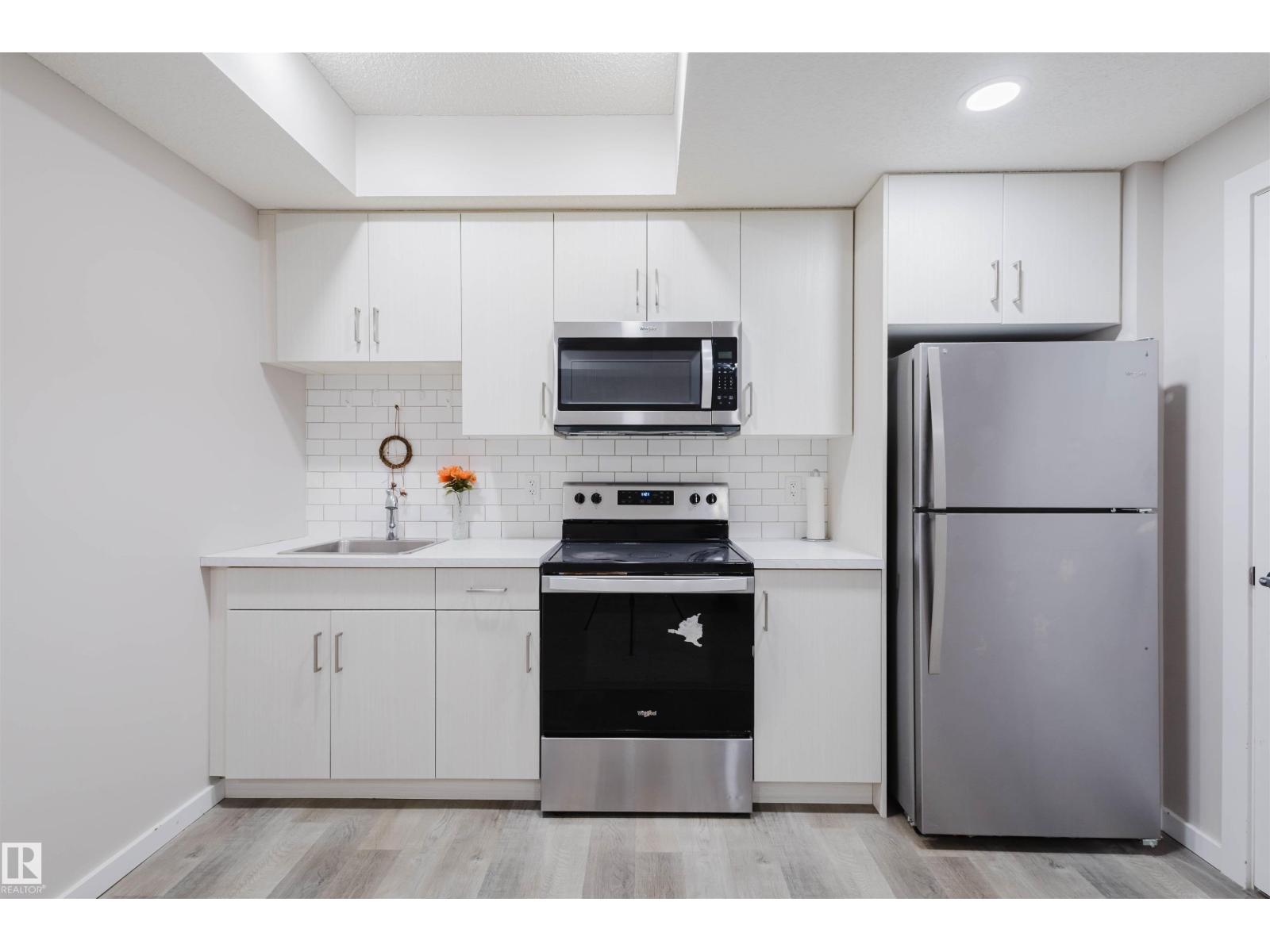 8149 226A ST NW - 38