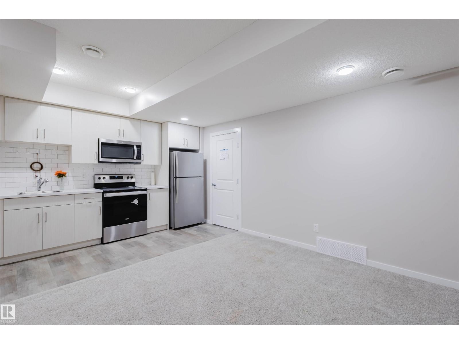 8149 226A ST NW - 37