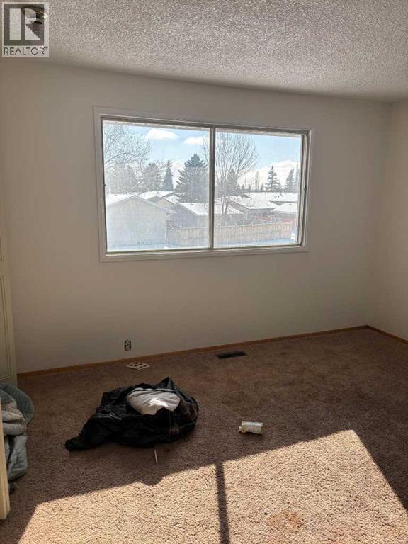 Single Family House for Sale in  Dovercrest Way SE Dover Calgary 