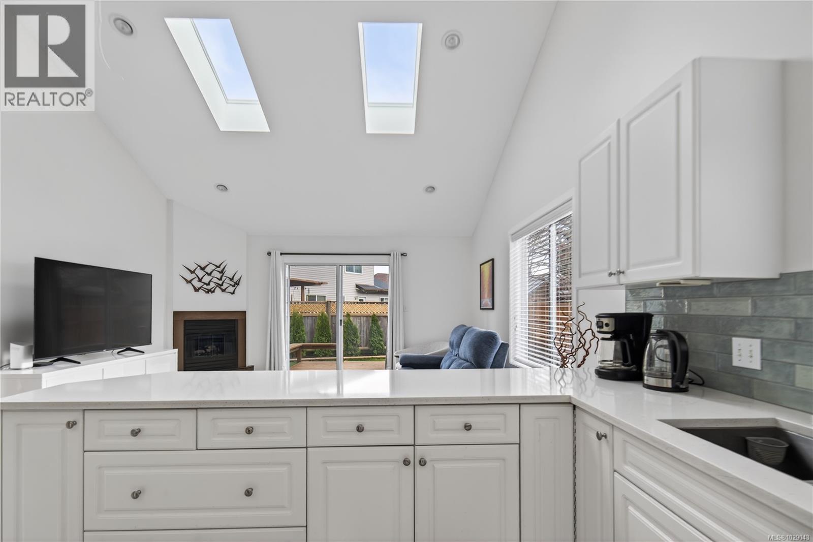 881 THERRES CRES - 10